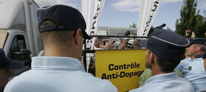 Antidopingová kontrola na Tour de France.