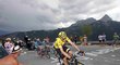 Christopher Froome na trati alpské etapy Tour de France