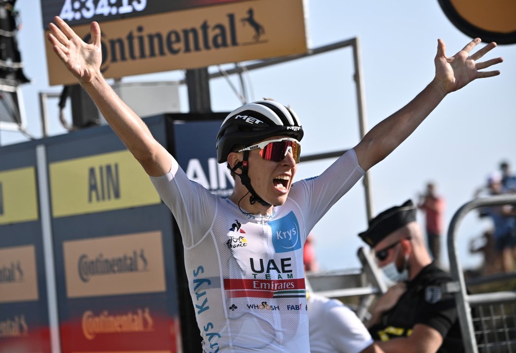 Radost slovinského cyklisty Tadeje Pogačara po výhře v 15. etapě na Tour de France