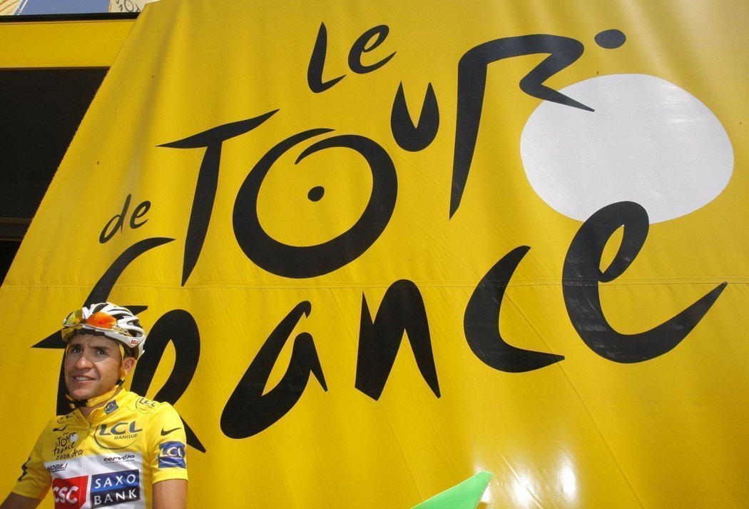 Carlos Sastre jako vítěz Tour de France.
