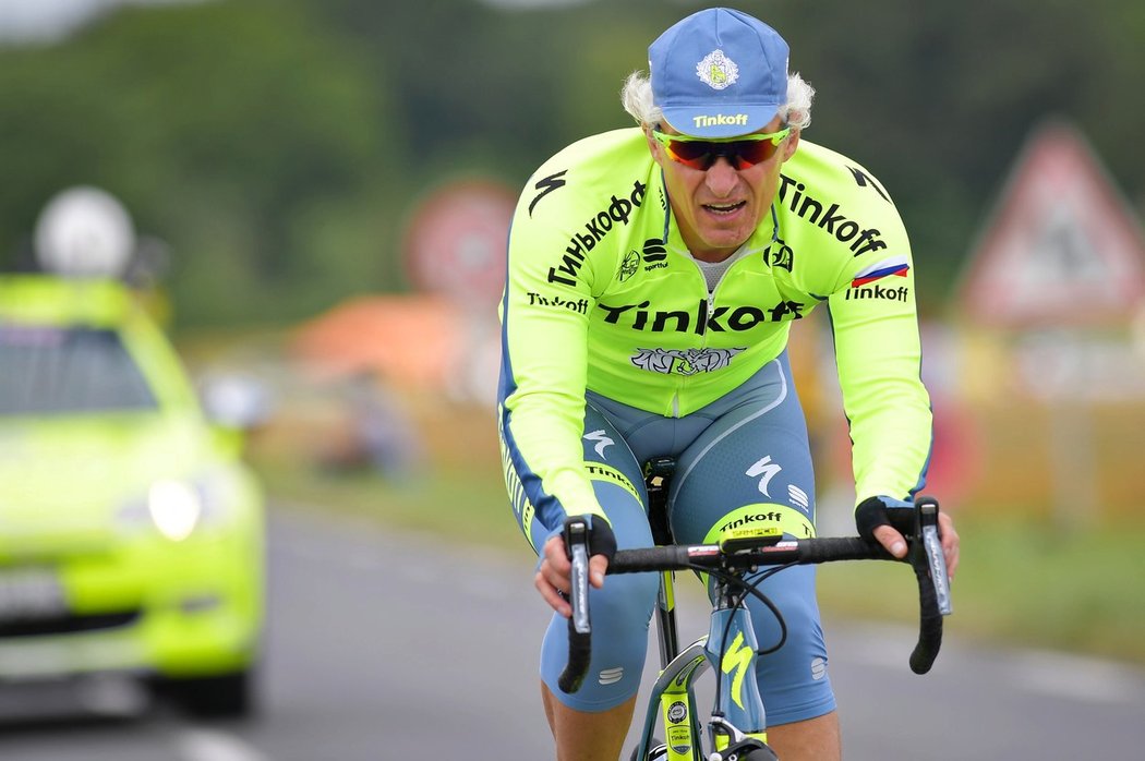 Oleg Tiňkov, majitel cyklistické stáje, si osobně projíždí části etap na Tour de France