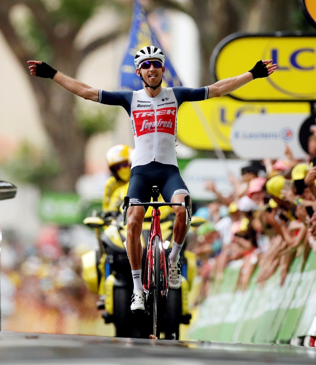 Bauke Mollema oslavuje vítězství ve 14. etapě Tour de France