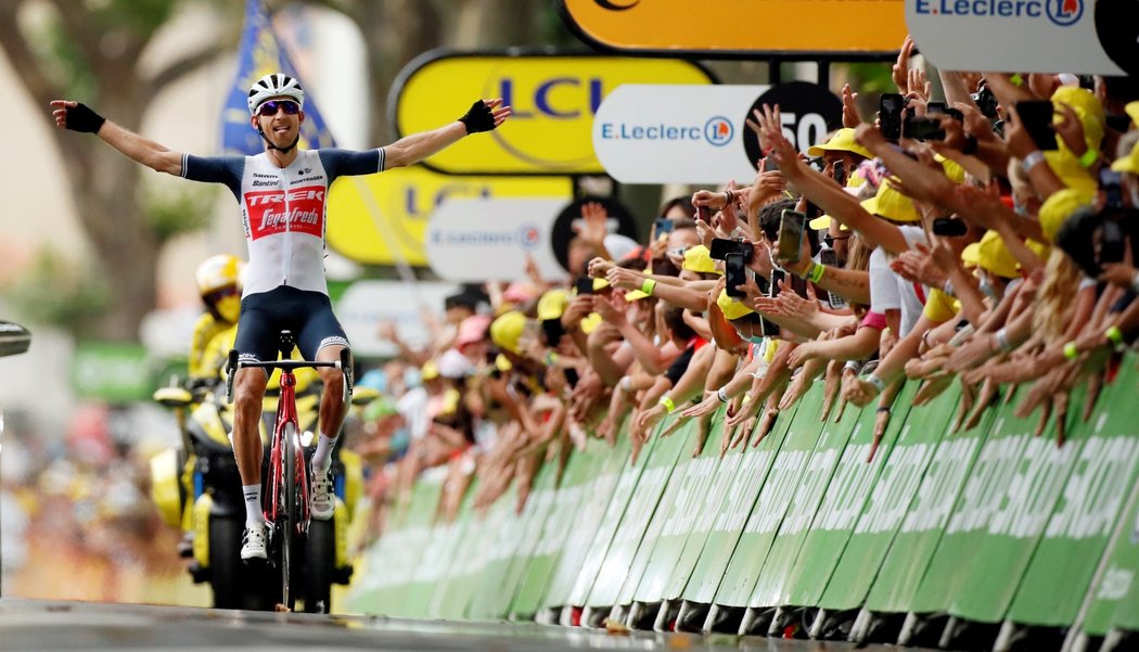 Bauke Mollema oslavuje vítězství ve 14. etapě Tour de France