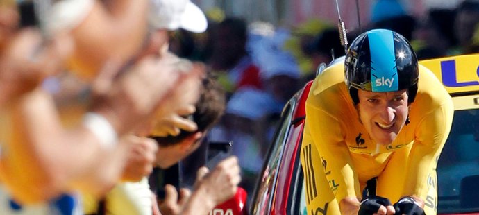 Britský jezdec a šampion Tour de France Bradley Wiggins se opřel do Lance Armstronga a dopingové aféry kolem něj