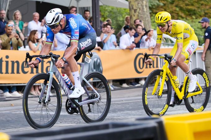 Neuvěřitelné drama na závěr Tour. Pogačar usiloval o výhru, Bittner skončil na zemi Neuvěřitelné drama na závěr Tour. Pogačar usiloval o výhru, Bittner skončil na zemi