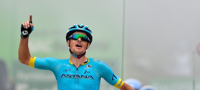 Jakob Fuglsang ovládl horskou 16. etapu letošní Vuelty a ve 34 letech si dojel pro první výhru na jednom ze tří největší etapových závodů