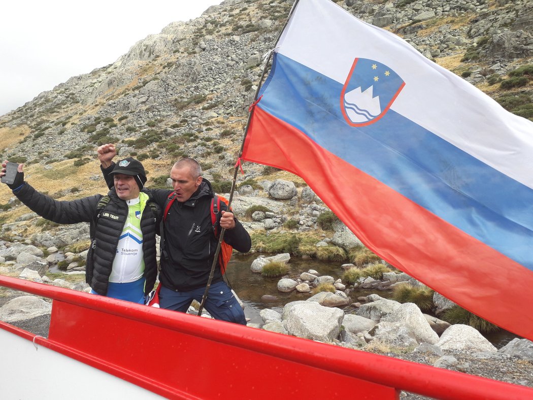 Slovinští fanoušci musí mít z letošní Vuelty obrovskou radost. Primož Roglič míří za celkovým vítězstvím, Tadej Pogačar v sobotu ovládl už třetí etapu