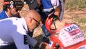 Tadej Pogačar utrpěl při pádu na Vueltě otřes mozku, zlomeniny klíční kosti i sedmého krčního obratle
