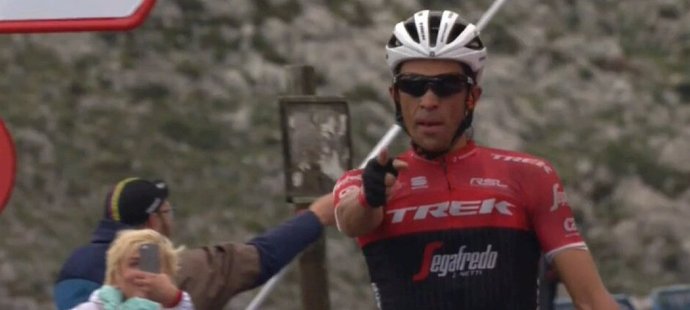 Alberto Contador ovládl na Vueltě legendární stoupání na Angliru