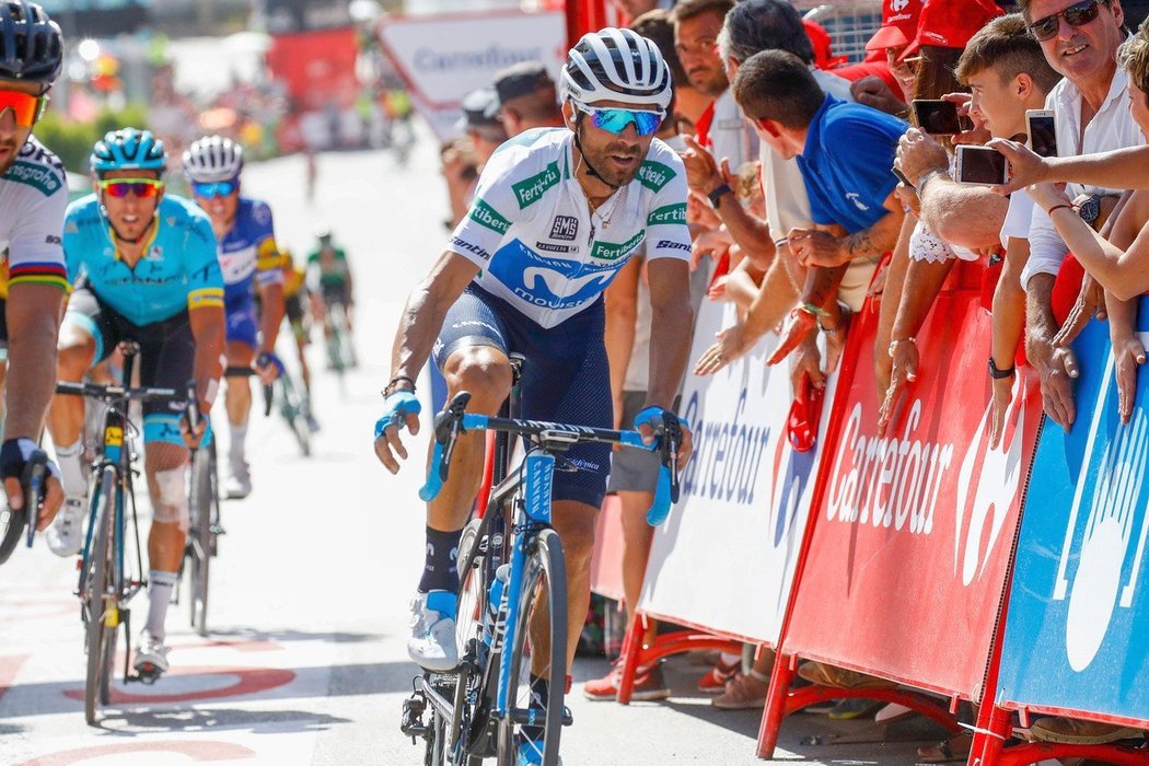 Alejandro Valverde v závěru 8. etapy Vuelty 2018 přespurtoval Petera Sagana a slavil druhé etapové vítězství
