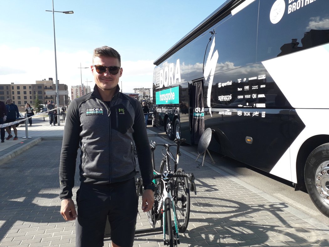 Slovenský masér Peter Kalány se na Vueltě stará o Rafala Majku, hvězdu týmu Bora-hansgrohe, za který závodí i Peter Sagan