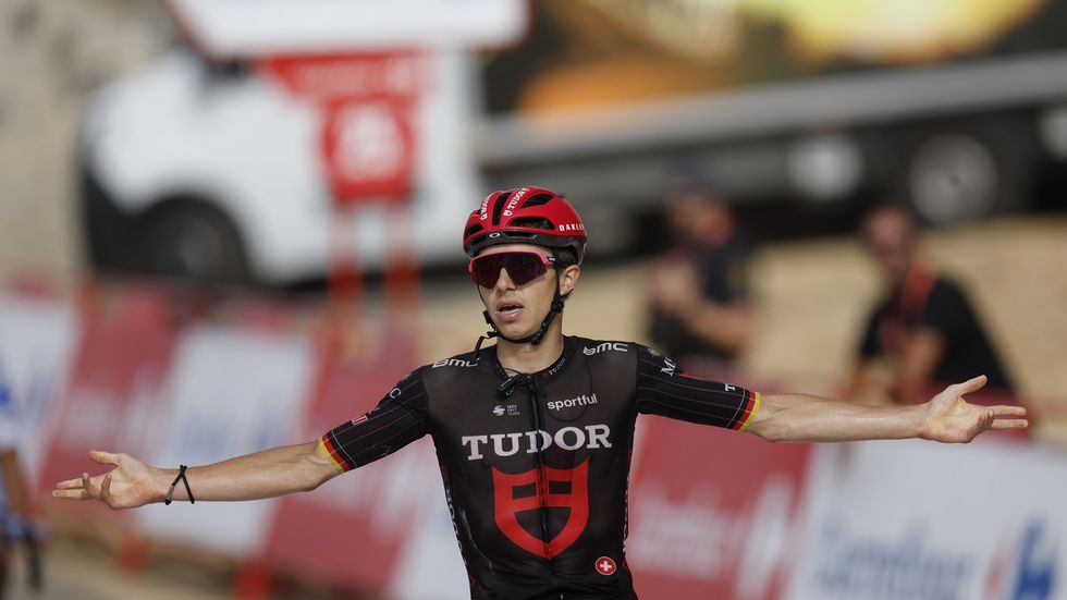 Marco Brenner se raduje z vítězství ve 14. etapě Vuelty