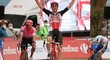 Tim Wellens slaví vítězství ve 14. etapě Vuelty před Michaelem Woodsem, vpravo dojíždí třetí Zdeněk Štybar