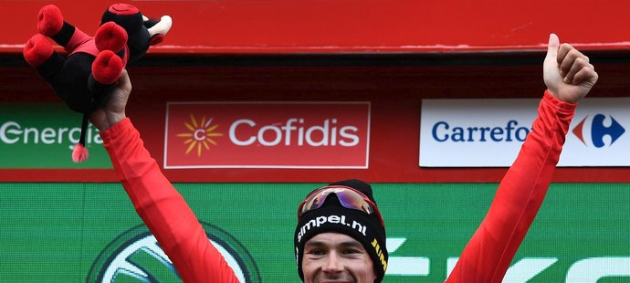 Primož Roglič se ve 29 letech dočká prvního celkového vítězství na Grand Tour, letošní Vueltu si absolutně podmanil