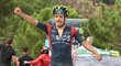 Richard Carapaz po úniku vyhrál 12. etapu cyklistické Vuelty s téměř dvacetikilometrovým stoupáním do cíle