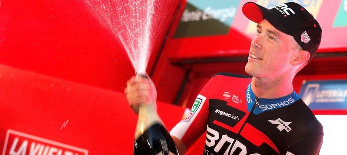 Úvodní časovku Vuelty vyhrál Rohan Dennis a je po roce opět v červeném