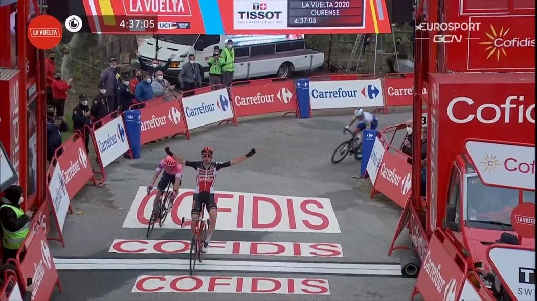 Dojezd 14. etapy Tour de France, vpravo třetí Zdeněk Štybar