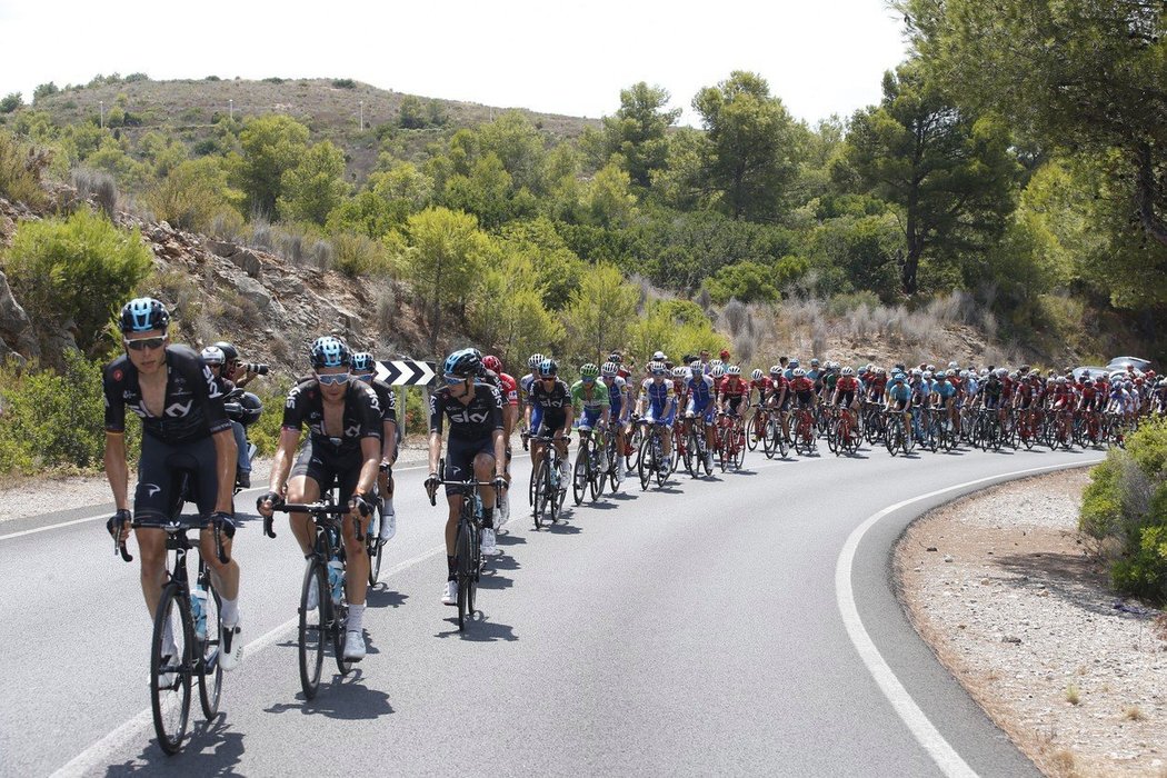 Peloton během páté etapy Vuelty