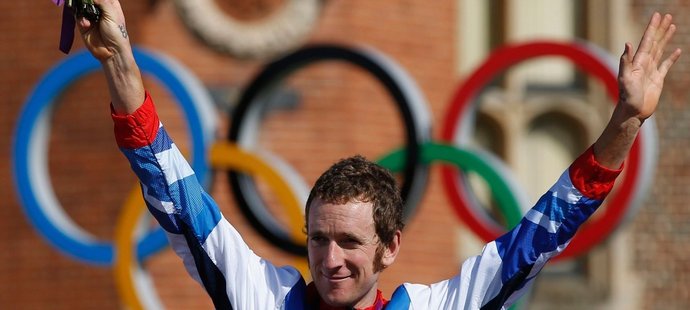 Britský cyklista Bradley Wiggins se za své medaile dočkal výsostného ocenění