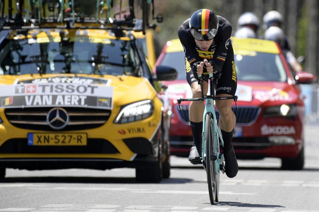 Van Aert v průběhu osudové časovky na Tour de France