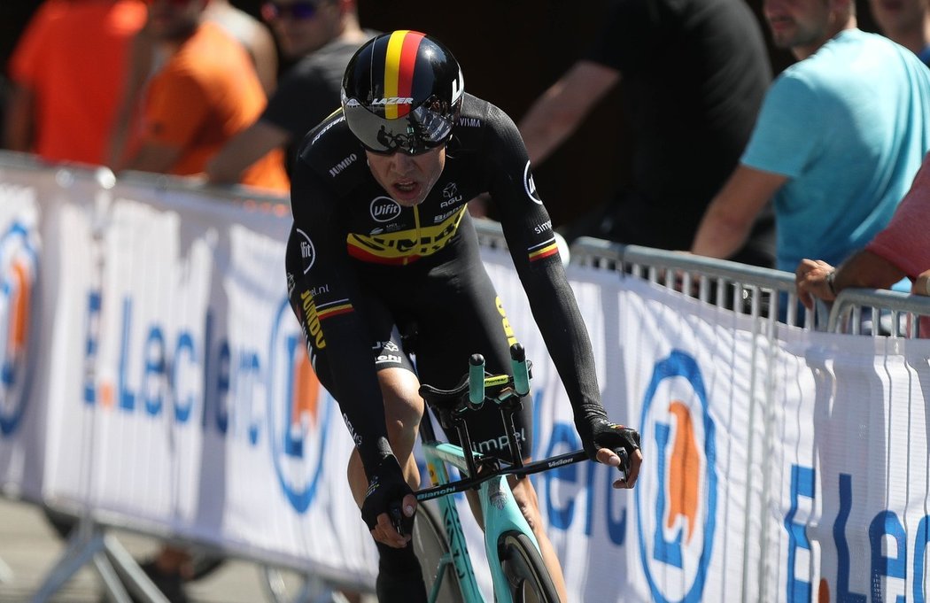 Belgičan se snažil v jízdě proti chronometru na Tour de France zajet maximum, proti byla jedna z bariér ve městě Pau