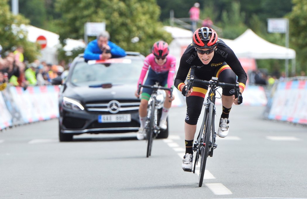 Mistrovství ČR a Slovenska v silniční cyklistice – Vítězka Jarmila Machačová, za ní druhá Nikola Nosková