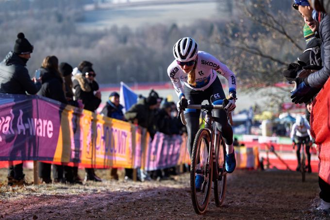 SP v cyklokrosu v Táboře: Zemanová mezi elitou šestá, juniorka Bukovská vyhrála SP v cyklokrosu v Táboře: Zemanová mezi elitou šestá, juniorka Bukovská vyhrála