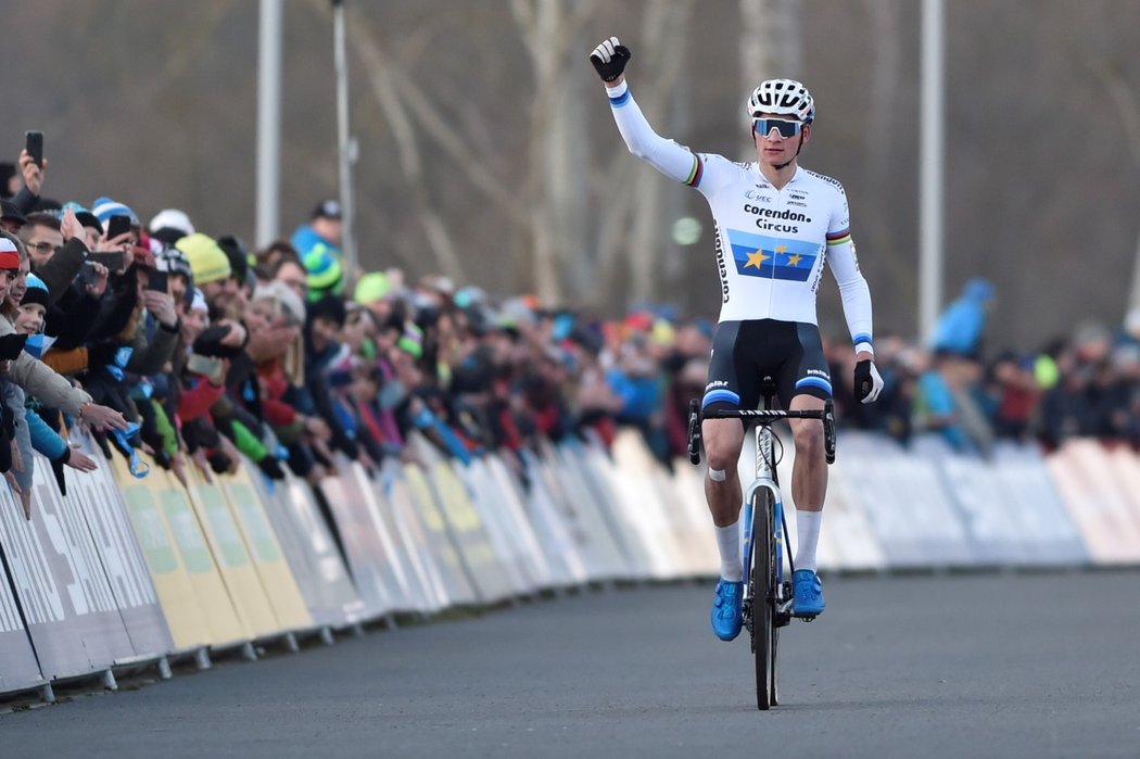 Vítěz závodu Světového poháru v cyklokrosu v Táboře Nizozemec Mathieu van der Poel