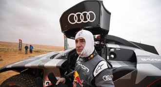 Neúnavný matador opět na vrcholu. Syn jezdí F1, Sainz senior září na Dakaru