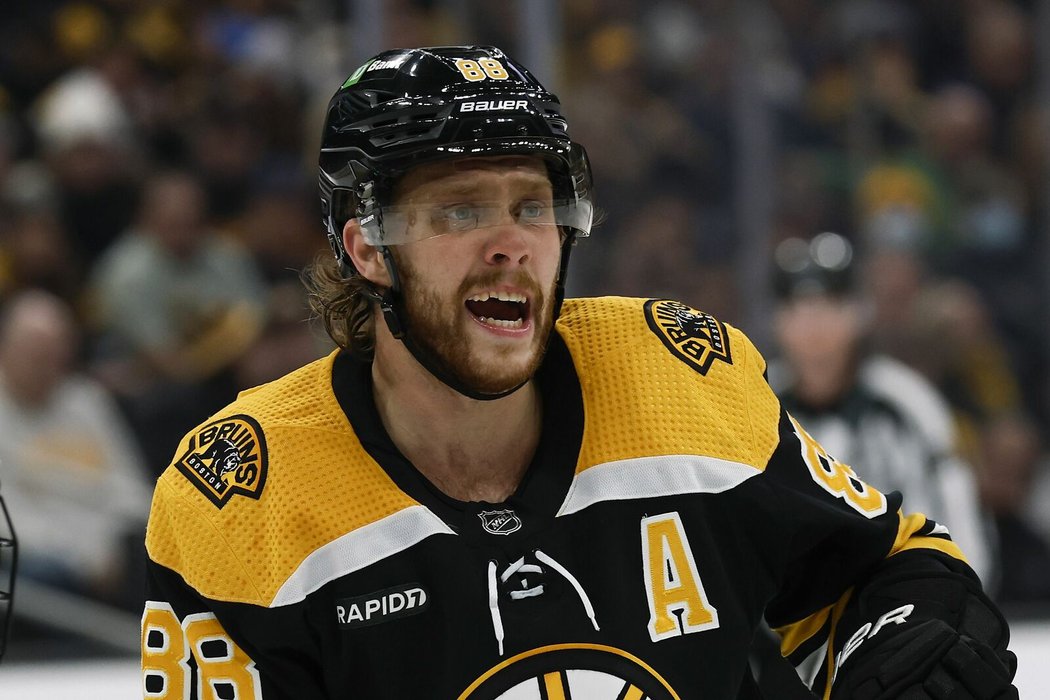 David Pastrňák v dresu Bruins opět v akci, tentokrát proti Torontu