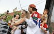 David Pastrňák slavil na Staroměstském náměstí společně se svou snoubenkou Rebeccou a dcerkou Freyou. David Pastrňák slavil na Staroměstském náměstí společně se svou snoubenkou Rebeccou a dcerkou Freyou.