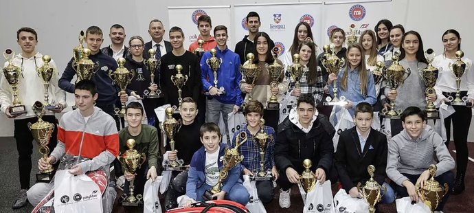Djokovič byl den poté, co měl mít pozitivní test, na akci s dětmi v srbském tenisovém centru