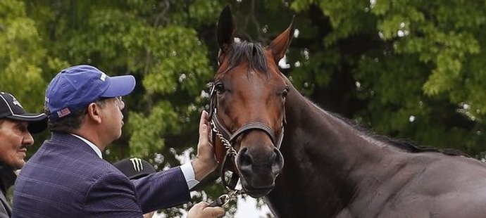 Ahmed Zayat s koněm American Pharaoh, který vyhrál Trojkorunu