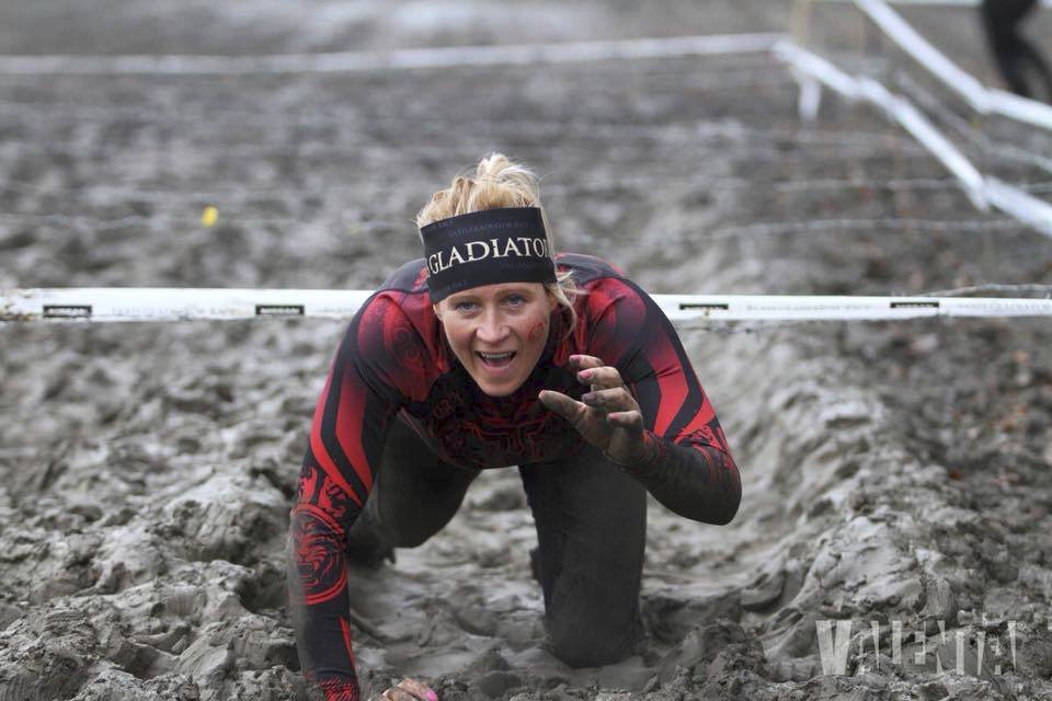 Dostihová trenérka Helena Blažková se k extrémním závodům přes překážky dostala náhodou. Před rokem v Pardubicích si chtěla vyzkoušet Taxis Gladiator Race