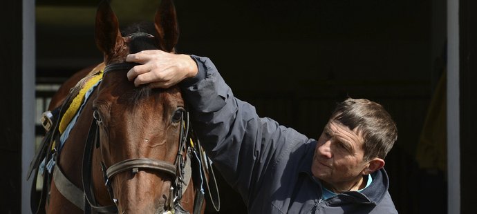 Legendární žokej a trenér Josef Váňa s koněm Fafintadenientem