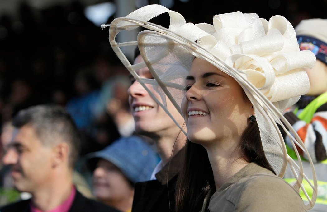 Jako Kate Middleton! Na pardubickém závodišti byly k vidění skvostné kloboukové kousky