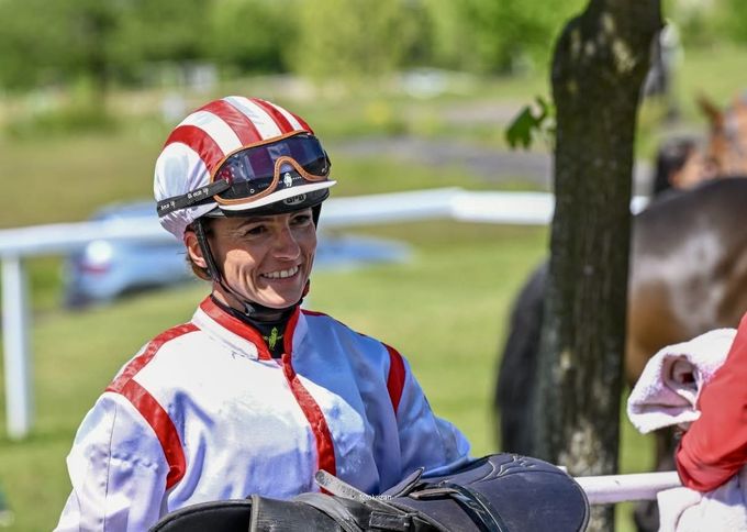 Žokejka Havelková útočí na hattrick: Bránit se nebudu. Prohodí ženám v sedlech šatny? Žokejka Havelková útočí na hattrick: Bránit se nebudu. Prohodí ženám v sedlech šatny?