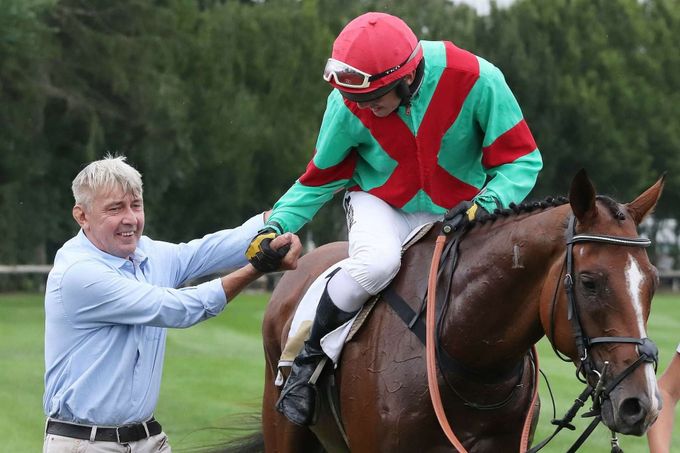 Český dostihový sport smutní. Zemřel Pavel Složil (†56), bývalý žokej a trenér Český dostihový sport smutní. Zemřel Pavel Složil (†56), bývalý žokej a trenér