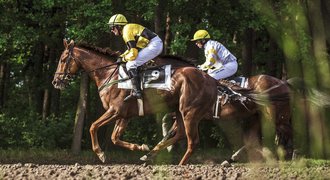 O bombarďáka tragicky přišli, na pohár ve Velké pardubické přesto útočili