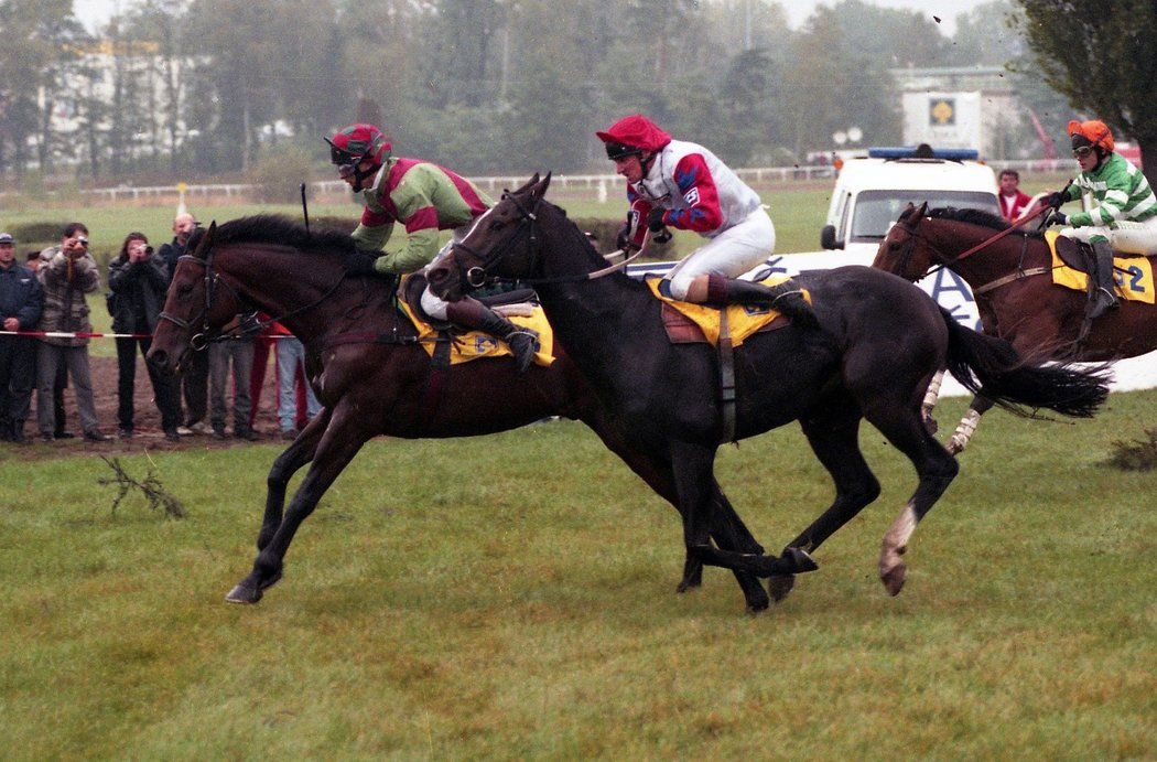 Momentka z Velké pardubické v roce 1999