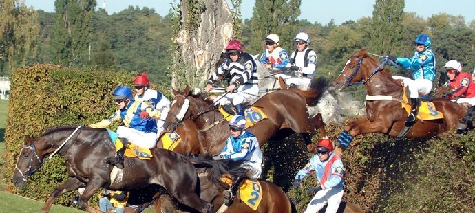 Nejtěžší překážka Velké pardubické - Taxisův příkop