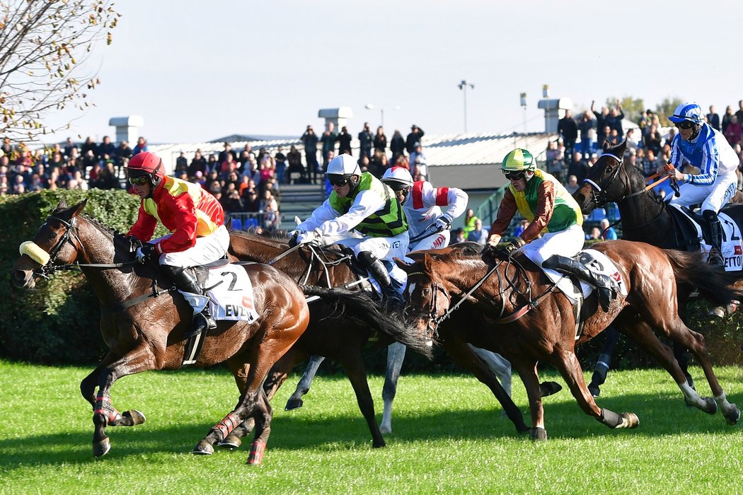 Talent s žokejem Pavlem Složilem vyhrál 131. Velkou pardubickou