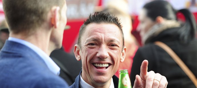 Na Velkou pardubickou se přijel podívat jeden z nejslavnějších žokejů současnosti Frankie Dettori