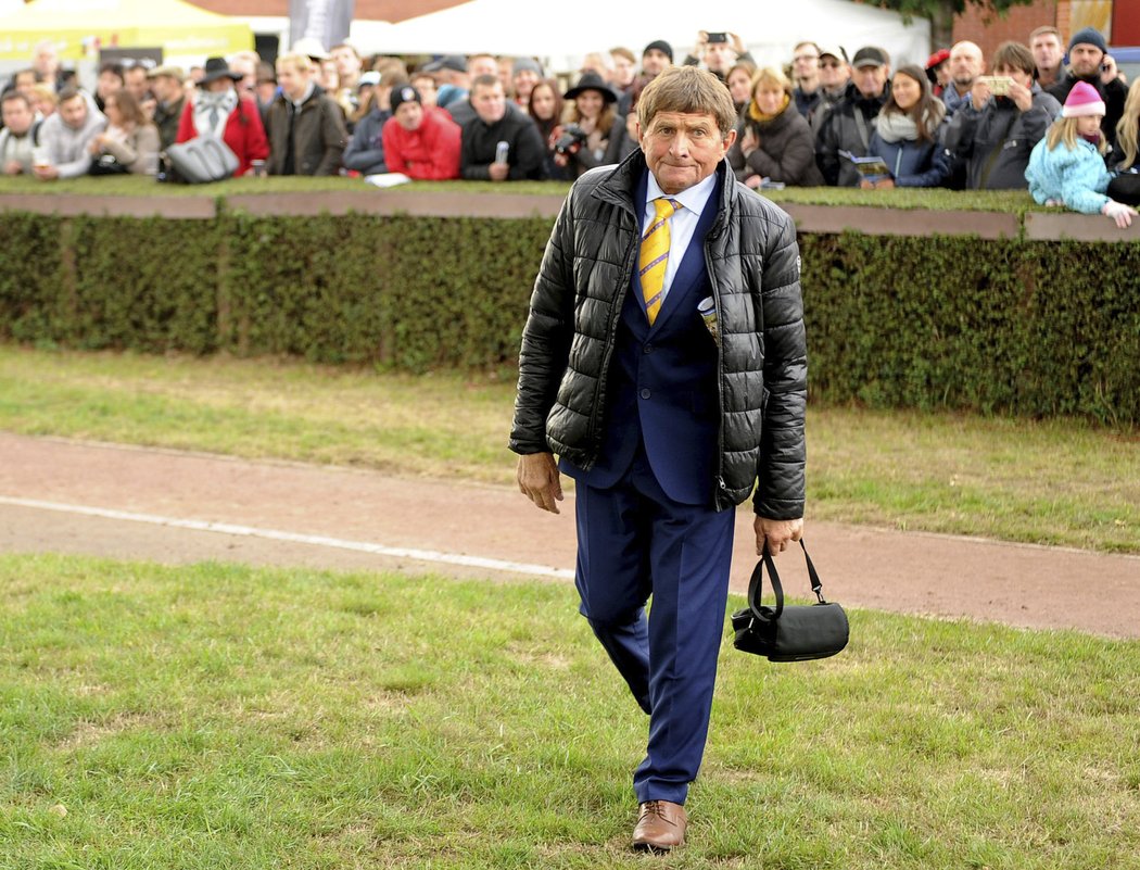 Český žokej Josef Váňa na Velké pardubické