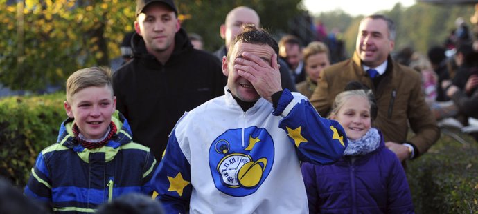 Žokej Marek Stromský se i kvůli svým dětem Filipovi a Veronice rozhodl pokračovat v kariéře.