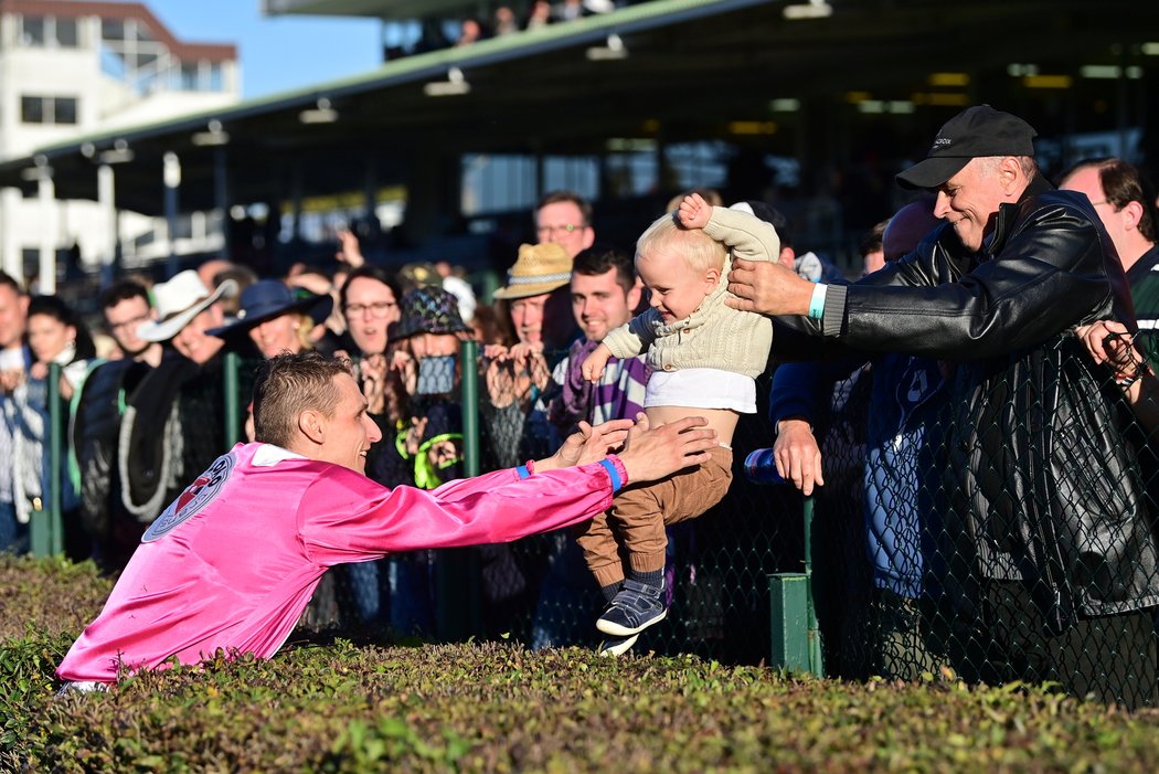 132. Velkou pardubickou vyhráli Mr Spex a Lukáš Matuský