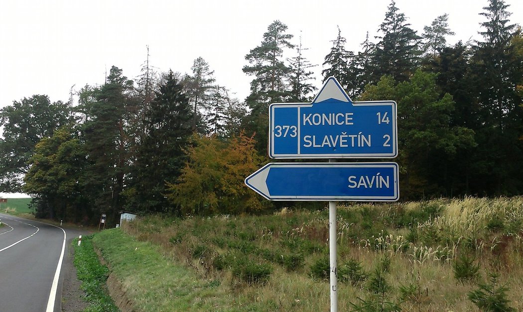 Hvozdecká stáj Na Srdéčku leží mezi Konicemi a Slavětínem