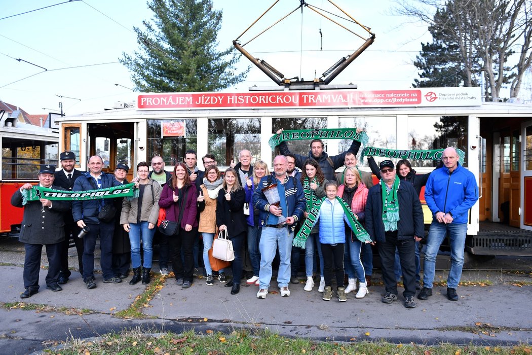 Dostihový klub iSport-Váňa si dopřál i cestu historickou tramvají