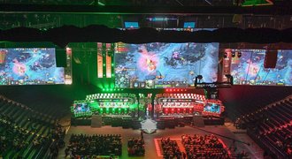 V Katovicích začal svátek esportů. V počítačové hře Dota 2 se bojuje o tři miliony