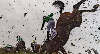 Velká pardubická nepustí na závody fotografa ČTK. Nelíbí se jí loňské fotky